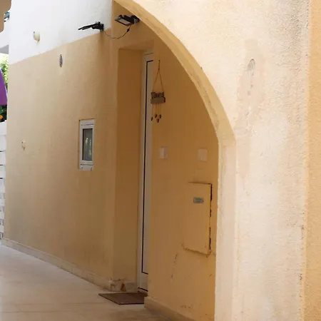 Apartment Aspri Petra *